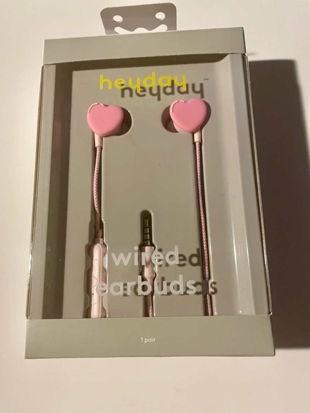heyday Bright Heart Wired Earbuds New Sealed 3.5 MM Aux Mic Remote Cute Music